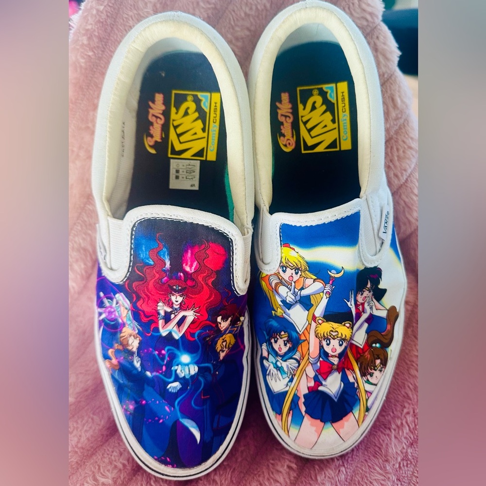 Vans x Sailor Moon Slip On Shoes Women's
9/ Men’s 7.5 Rare Limited Edition
